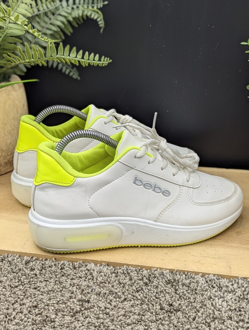 BeBe Leather/Patent Leather Women's Size 8.5 White Workout Running Walking Shoes